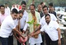 मुख्यमंत्री श्री चौहान ने पीपल, गुलमोहर और कदंब के पौधे रोपे