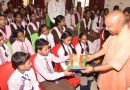 गोरखपुर में सीएम योगी ने मूक बधिर विद्यालय में बच्चों से की मुलाकात